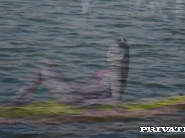 Beach fucking with slender bikini babe Mary Rock