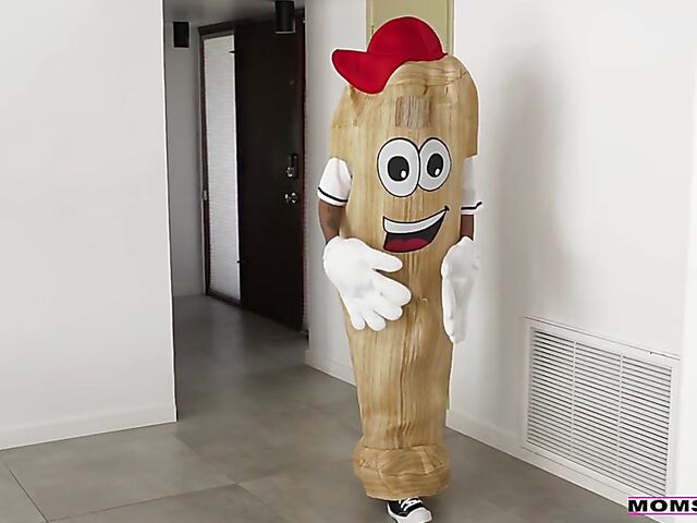 Redhead mom Jessica Ryan looks really hot in her baseball outfit