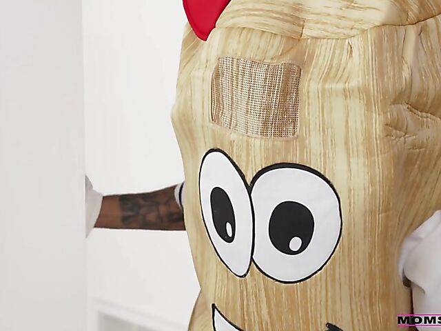 Redhead mom Jessica Ryan looks really hot in her baseball outfit