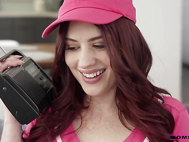 Redhead mom Jessica Ryan looks really hot in her baseball outfit