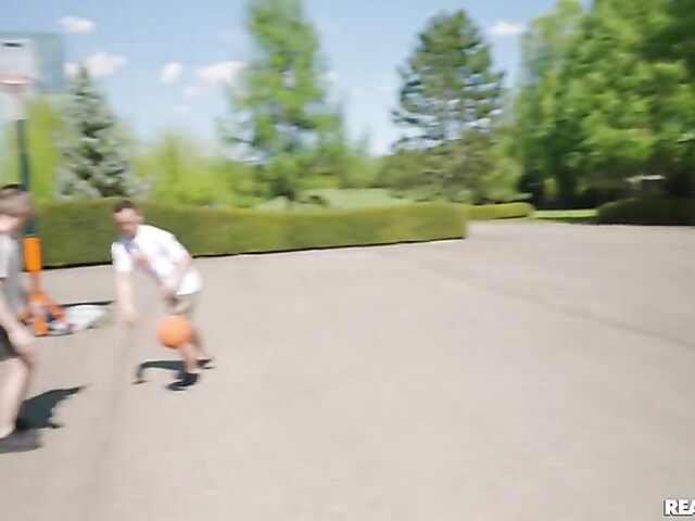 Elena Lux - Outdoor anal sex with a sporty chick