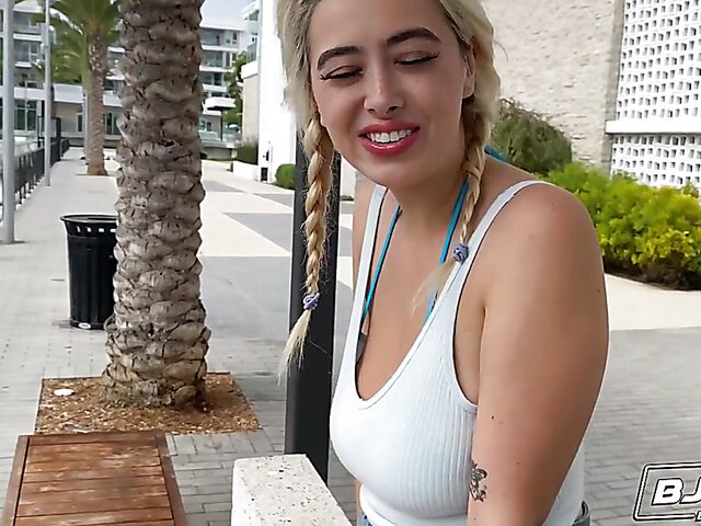 Natural busty blowjob enthusiast Chloe Surreal