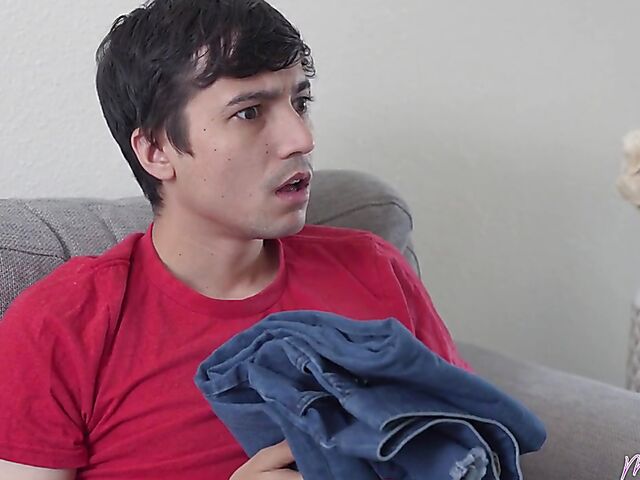 Ripped jeans fuck with slender mommy Erin Everheart