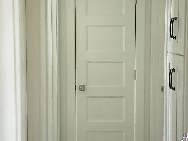 Ripped jeans fuck with slender mommy Erin Everheart