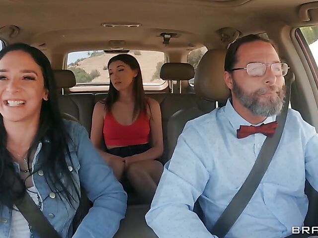 Bathroom fuck in the bathtub with wet and horny Maya Woulfe