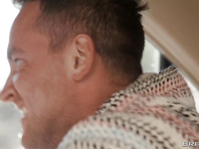 Bathroom fuck in the bathtub with wet and horny Maya Woulfe