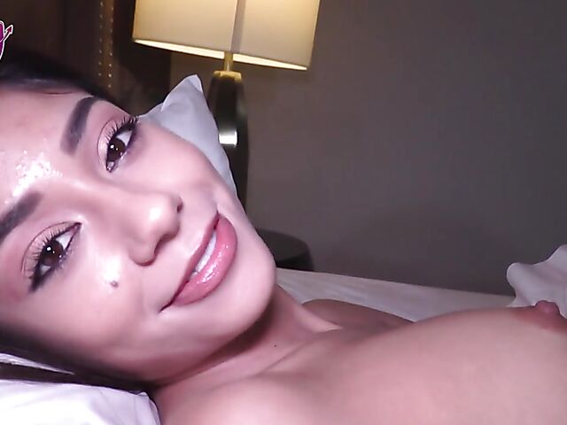 Teen latina Xxlayna Marie sucks and fucks in stockings