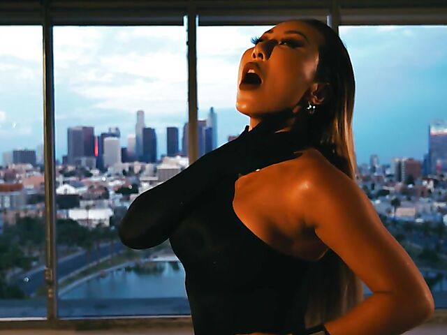 Photoshoot backstage with gorgeous asian pornstar Nicole Doshi