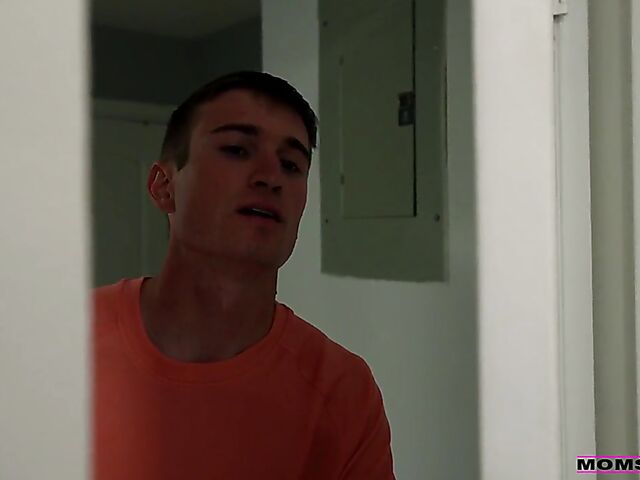 Stepson helps his horny blonde mom Slimthick Vic