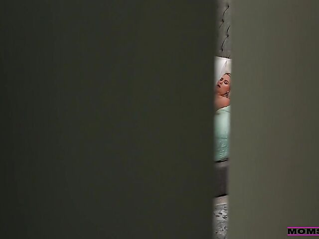 Stepson helps his horny blonde mom Slimthick Vic