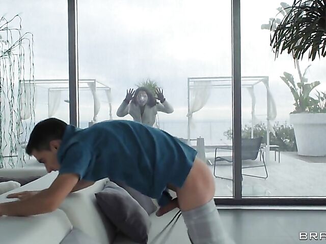 All natural Italian MILF Valentina Nappi gets banged by Jordi El Nino Polla