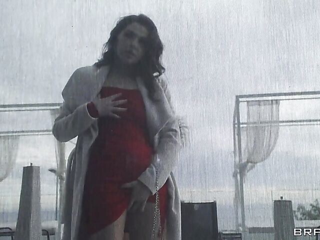 All natural Italian MILF Valentina Nappi gets banged by Jordi El Nino Polla