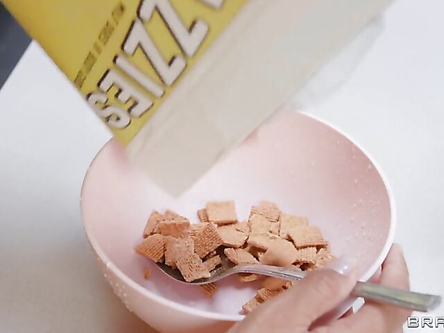 Alexis Fawx & Jesse Pony - Breakfast with lesbian MILF