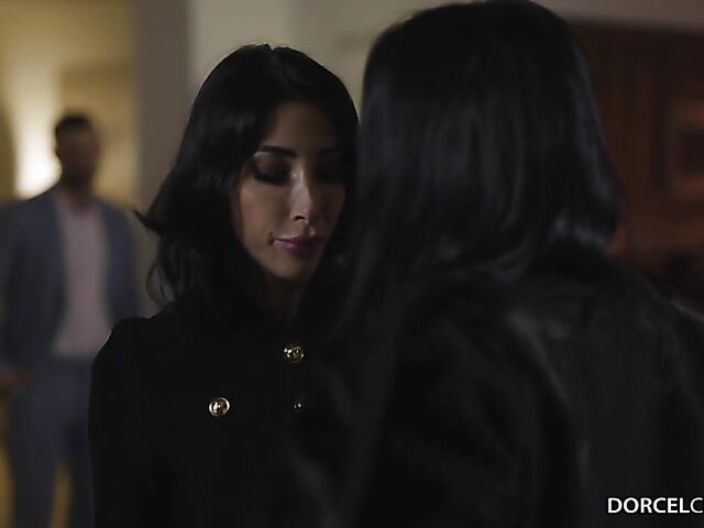 Anal threesome in stockings with french pornstars Anissa Kate and Cléa Gaultier