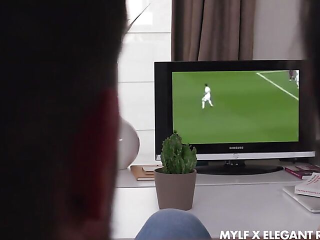 Brunette MILF anal fucked on the couch featuring Eloa Lombard