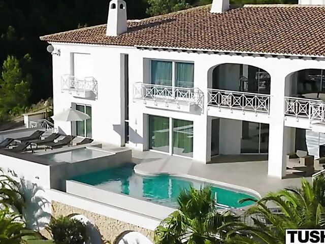 Mary Rock - Long hair babe anal with the right guy