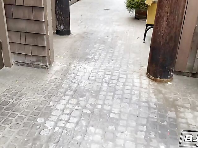 Easy Naudi Nala loves to eat ass and deep throat