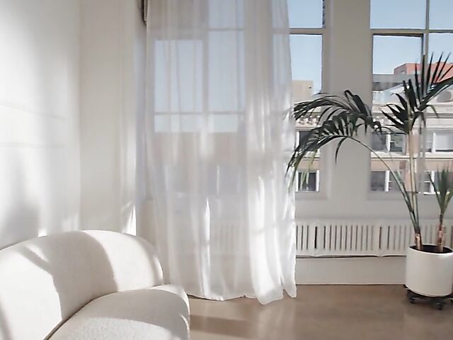 Mona Azar flaunts her big ass and juicy tits