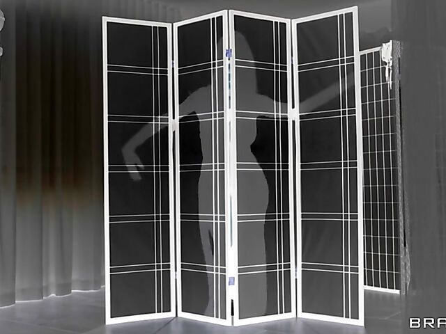 Elegant MILF Alexis Fawx seduces a lucky guy