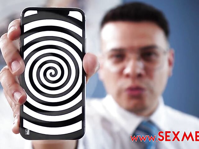 Hypnotized fuck with Mexican busty MILF Kari Cachonda