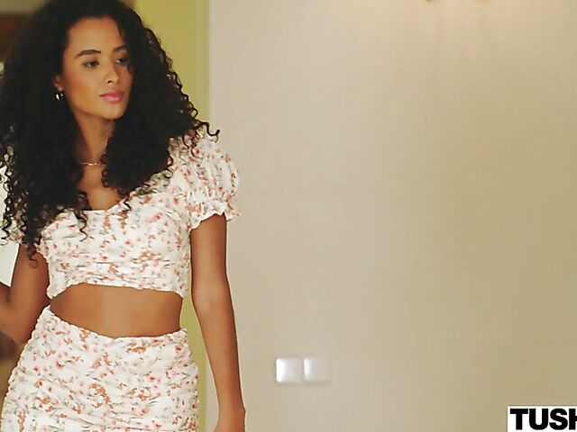 Exotic anal lover Mia Nix gets assfucked in paradise