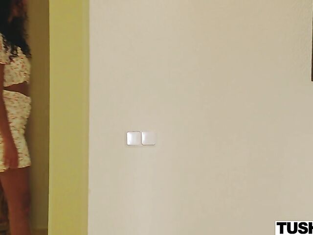 Exotic anal lover Mia Nix gets assfucked in paradise