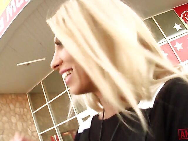 Wild lesbian threesome with Nikki Ryder, Peaches and Clara G