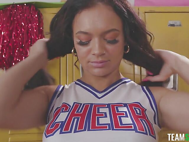 Nude workout and gym sex with pierced nipple bombshell Lexi Victoria