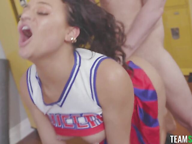 Nude workout and gym sex with pierced nipple bombshell Lexi Victoria