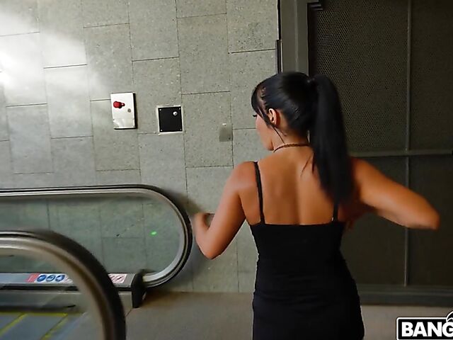 Public slut Kate Dalia gets ass fucked