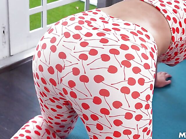 Kate Dee - Big breasted MILF yoga and sex in the shower