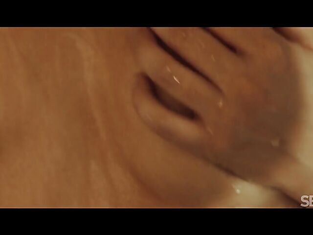 Sofi Otis & Kylie Green - Morning shower and sensual lesbian sex in bed