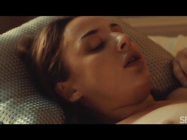 Sofi Otis & Kylie Green - Morning shower and sensual lesbian sex in bed