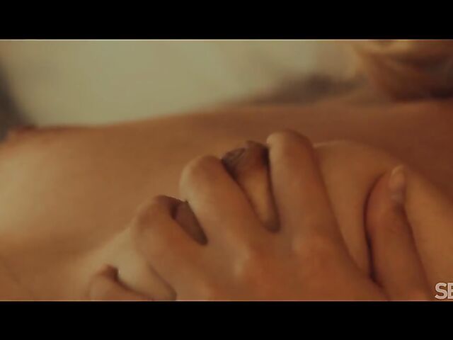 Sofi Otis & Kylie Green - Morning shower and sensual lesbian sex in bed