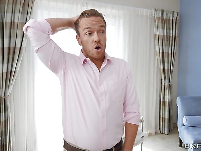 Thick booty and big tits in a hotel room threesome with Arabelle Raphael and Bad Kittyyy