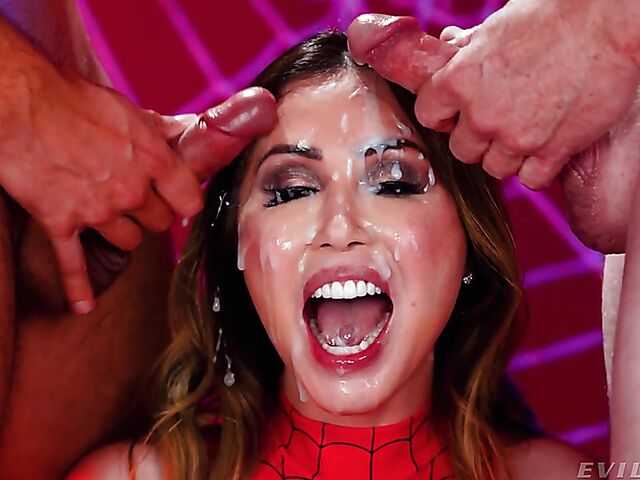 Spidergirl Kianna Dior sucking two cocks for cum on face