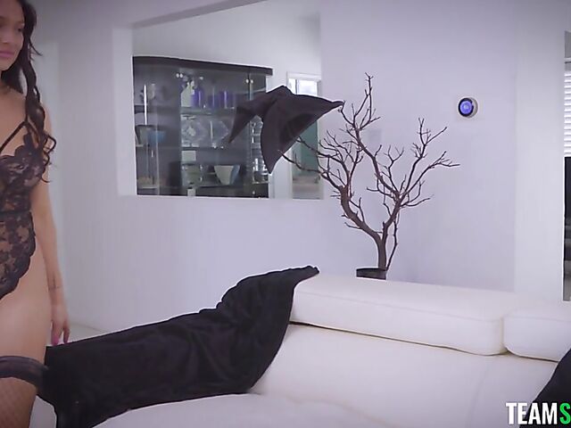 Big ass brunette Lexi Sample loves cock in her pussy