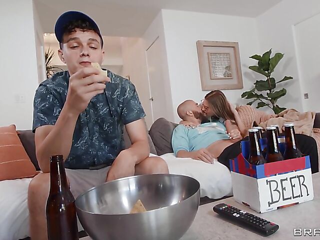 Horny four-eyed babe with natural boobs Kenzie Love can't stop