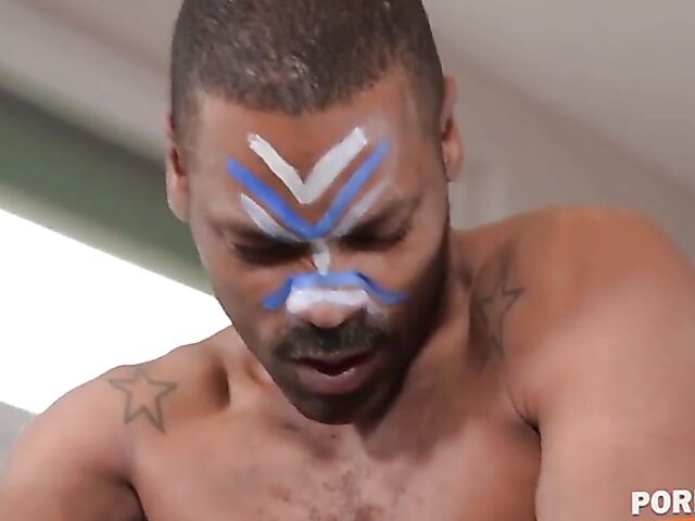 Kira Queen - Body paint fuck with a black guy in the gym