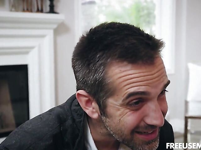 Free use group sex with Dracula featuring Reagan Foxx, Crystal Rush and Kenzie Love