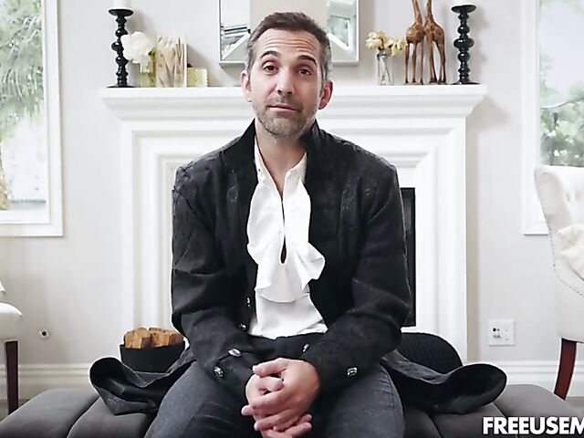 Free use group sex with Dracula featuring Reagan Foxx, Crystal Rush and Kenzie Love