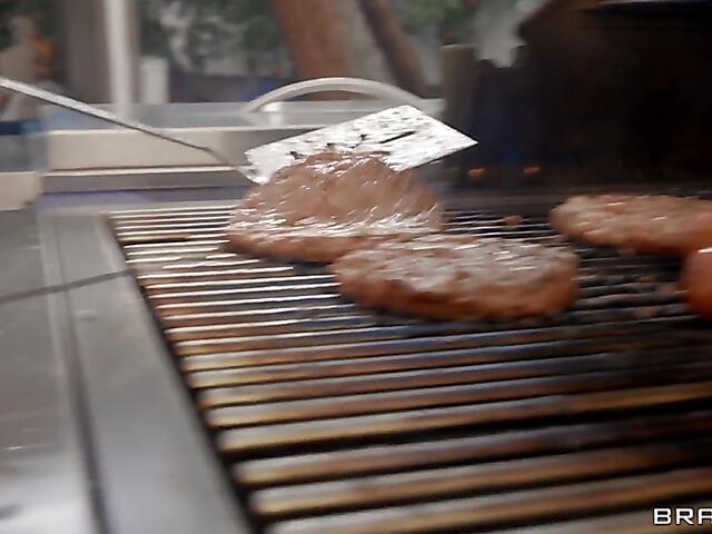 Sneaky anal sex with super horny wife Tommy King