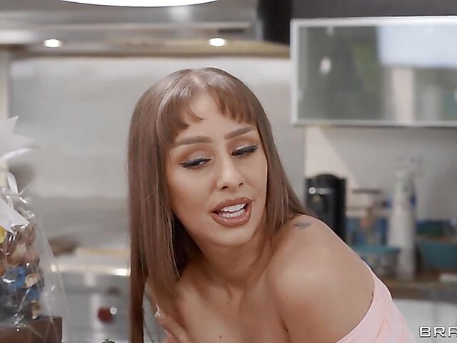 Sneaky anal sex with super horny wife Tommy King