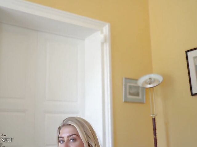 Paige Johnson - Long-haired blonde solo strip