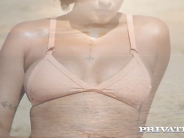 Hot sex with Colombian beach babe Alika Penagos