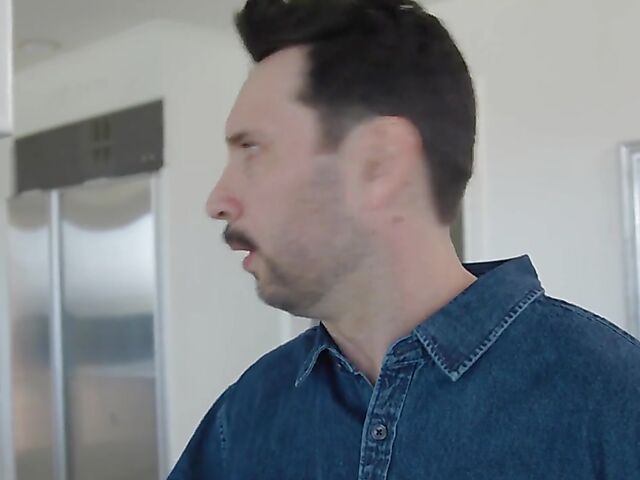 Cheating with natural tits blonde Blake Blossom behind his wife's back