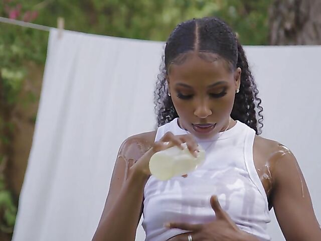 Fit ebony MILF Olivia Jayy gets nailed by a white boy outdoors