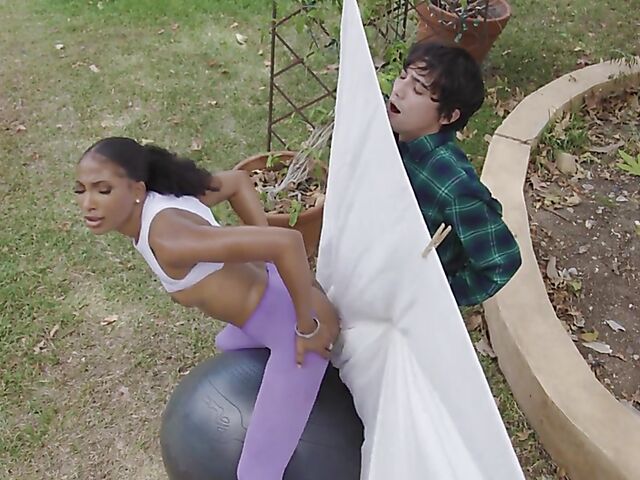 Fit ebony MILF Olivia Jayy gets nailed by a white boy outdoors
