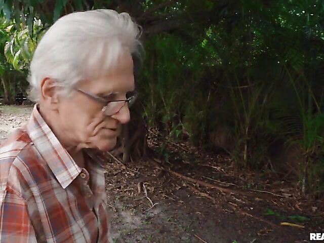 Sneaky outdoor sex in the backyard with petite slut Violet Gems