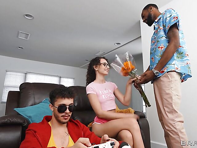 Liz Jordan - Small tits gamer girl with glasses anal screwed